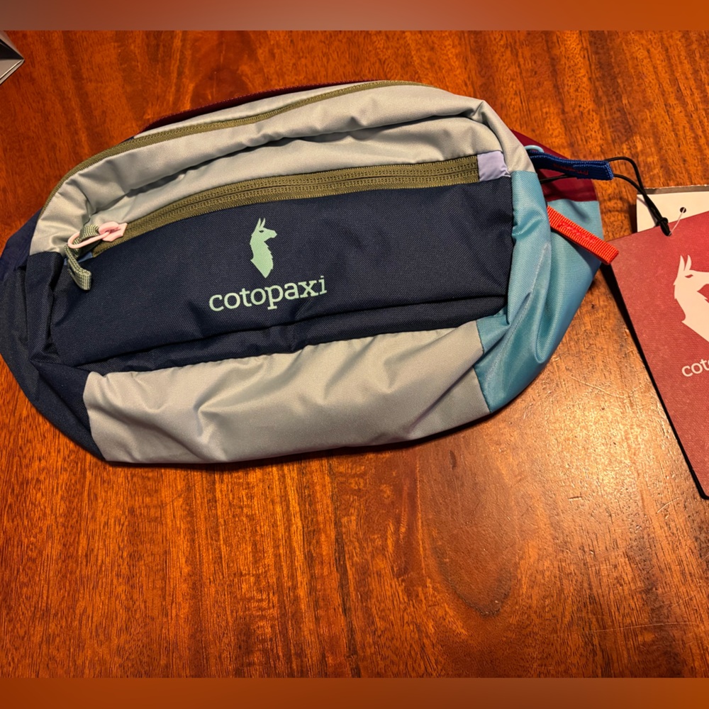 Kapai 3L Cotopaxi Del Dia belt bag NWT
Crossbody, fanny pack